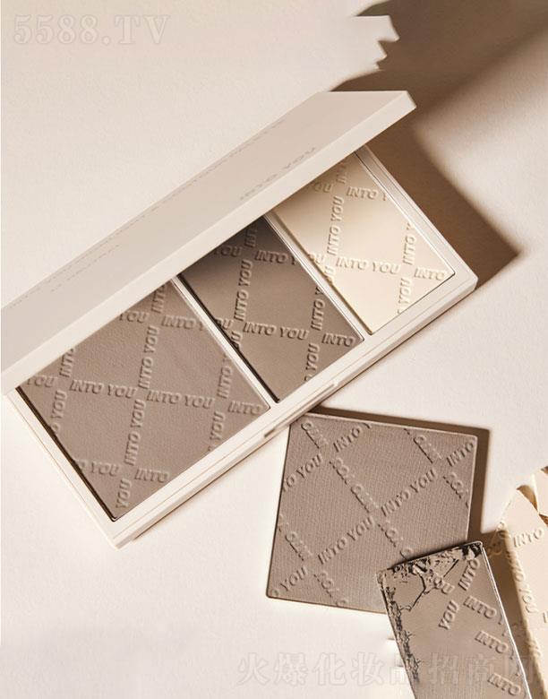 �Ϻ���֪Ʒ�ƹ������޹�˾��INTOYOU�߹�����һ�w�P(p��n)��������