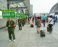 ���R���(du��)�Σ��y(t��ng)һ�ķ��b���𱬵���ɫ