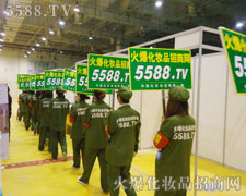 �𱬾Gɫ܊�b�����(du��)��^��׷��������ֱǰ