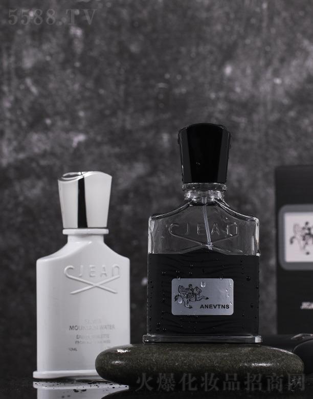 С�������yɫɽȪ������ʿ��ˮ