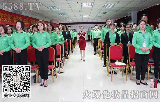 老師很認真的給我們指導 老師很認真的給我們指導