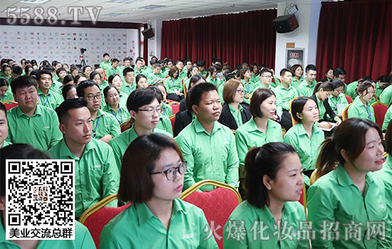 大家都在認(rèn)真的聽講 大家都在認(rèn)真的聽講