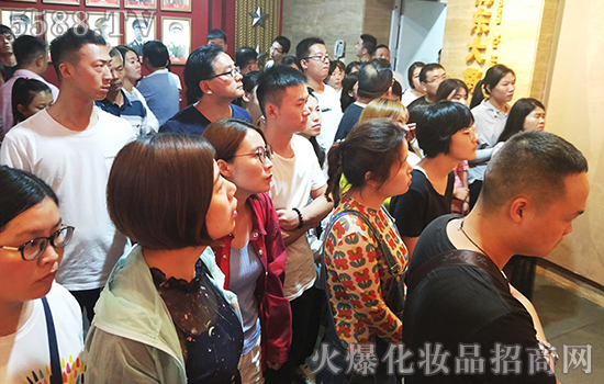 牢記歷史 珍惜當下 牢記歷史 珍惜當下