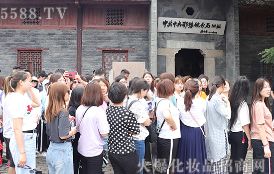 �߽������r��������Ӣ�����