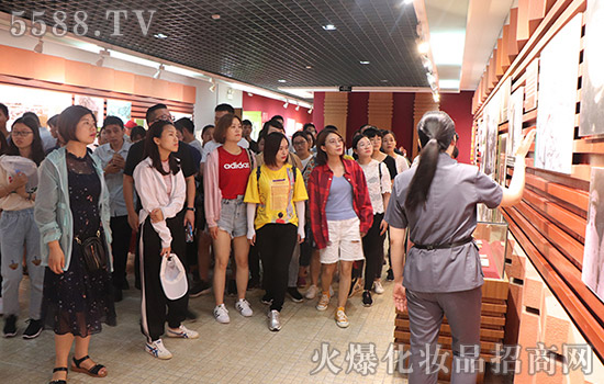 ���(y��ng)�tɫ֮�Å��^�����^