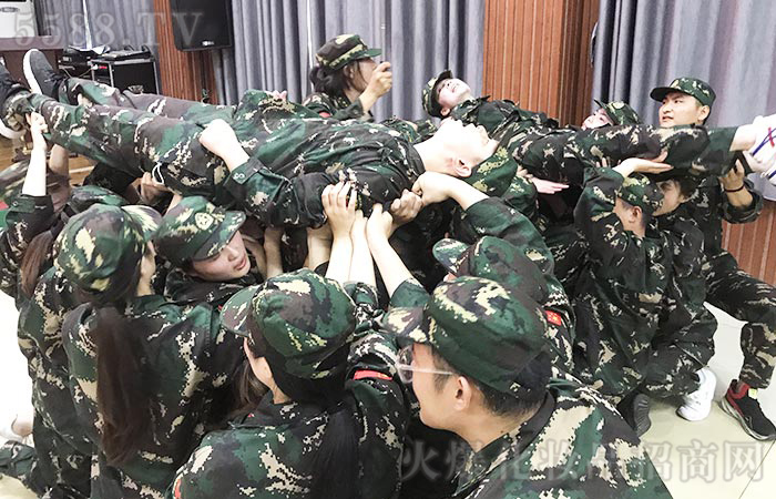 紅旗,共克時艱!精神之渠,永不斷流! 紅旗,共克時艱!精神之渠,永不斷流!