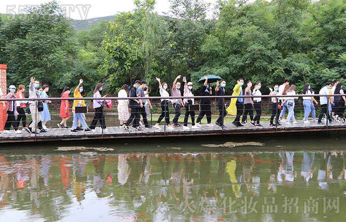 火爆狼群，千錘百煉！年輕沒有失敗，只有亮出風(fēng)采！