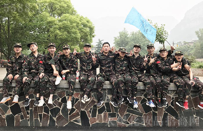 不拋棄，不放棄！艱苦奮斗，自力更生！