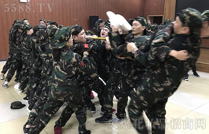 凝聚團(tuán)隊(duì)夢(mèng)，懷揣感恩心！