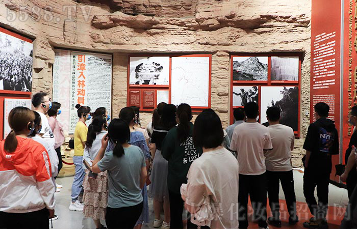 團(tuán)結(jié)協(xié)作,突破自我! 團(tuán)結(jié)協(xié)作,突破自我!