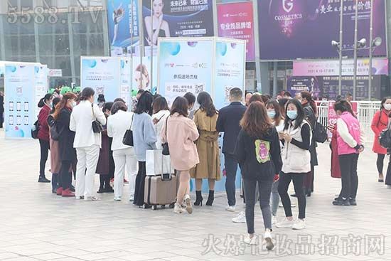 ����ʢ�磬�س��������44�óɶ����I(y��)���[��(hu��)ʢ���_Ļ