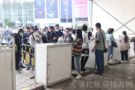 ����ʢ�磬�س��������44�óɶ����I(y��)���[��(hu��)ʢ���_Ļ