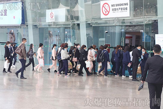 ����ʢ�磬�س��������44�óɶ����I(y��)���[��(hu��)ʢ���_Ļ