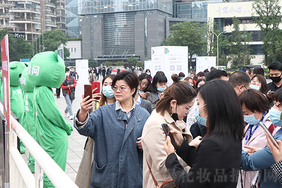 成都美業(yè)博覽會(huì)開(kāi)幕了 成都美業(yè)博覽會(huì)開(kāi)幕了