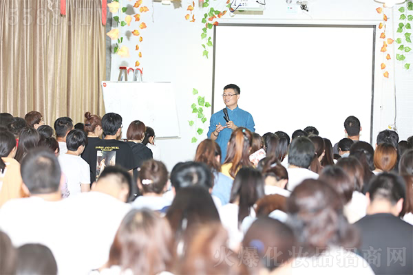 品讀《道德經(jīng)》,感悟人生哲理! 品讀《道德經(jīng)》,感悟人生哲理!