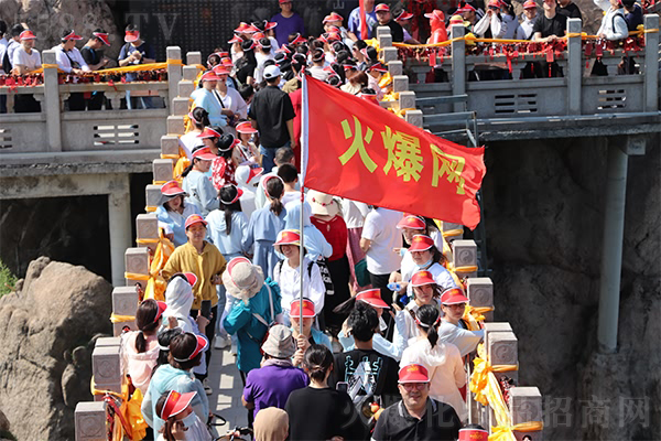 不退縮,不氣餒,全力以赴 不退縮,不氣餒,全力以赴