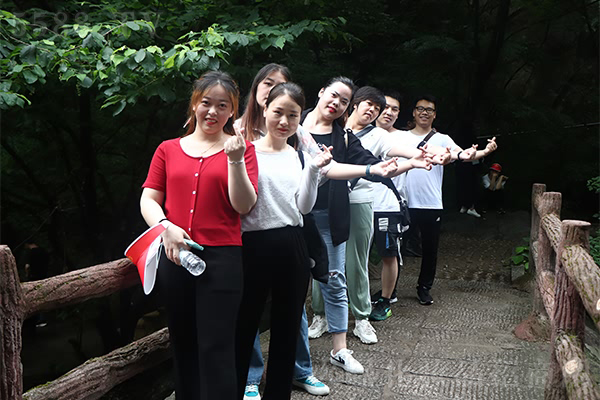 暢游老君山 學(xué)習(xí)國學(xué)精典 暢游老君山 學(xué)習(xí)國學(xué)精典