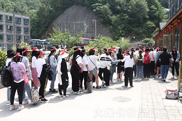 水利萬(wàn)物而不爭(zhēng) 水利萬(wàn)物而不爭(zhēng)