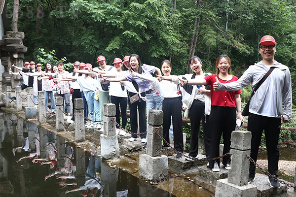 一家人,一條心,一個方向,一起前進(jìn)! 一家人,一條心,一個方向,一起前進(jìn)!