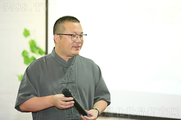 一家人,一條心,一個方向,一起前進(jìn)! 一家人,一條心,一個方向,一起前進(jìn)!