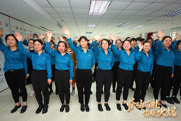 勞動有禮,情暖火爆!火爆網(wǎng)為員工派送五一勞動節(jié)福利! 勞動有禮,情暖火爆!火爆網(wǎng)為員工派送五一勞動節(jié)福利!