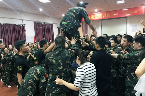 成功路上充滿荊棘，團(tuán)結(jié)一心，終讓我們所向披靡！