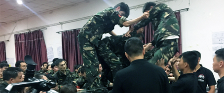 不拋棄，不放棄，全力以赴火爆人，凝聚一心戰(zhàn)佳績(jī)！