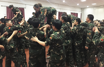 只要精神不滑坡，方法總比困難多！