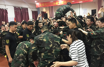 火爆人的字典中，沒(méi)有放棄，只有堅(jiān)持！