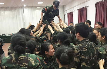 單槍匹馬難跨越，百人抱團(tuán)筑長(zhǎng)城！