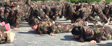 一人犯錯(cuò)全體受罰，這就是團(tuán)隊(duì)精神！