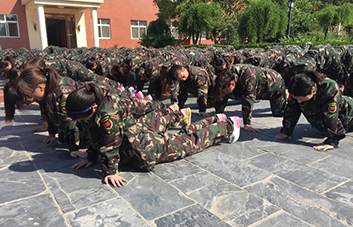 英姿颯爽，沒(méi)有矯揉造作，只有堅(jiān)強(qiáng)！