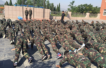 遵守承諾，穿上迷彩我們就是軍人！