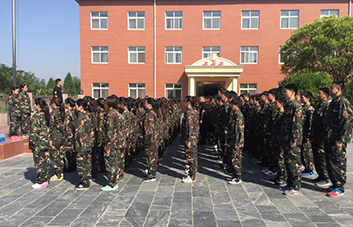 高溫炙烤，流汗不流淚、堅(jiān)持不放棄！