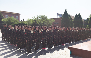 培訓(xùn)場(chǎng)地，火爆人開(kāi)始軍姿預(yù)熱！