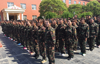 英姿颯爽，沒(méi)有矯揉造作，只有堅(jiān)強(qiáng)！