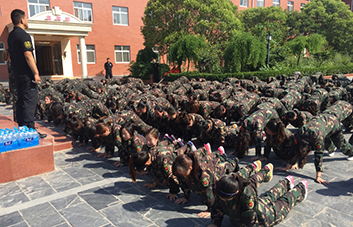 遵守承諾，穿上迷彩我們就是軍人！