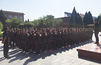 爭(zhēng)當(dāng)訓(xùn)練標(biāo)兵，不拖團(tuán)隊(duì)后腿！