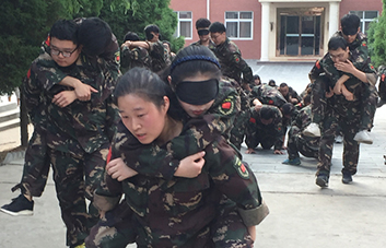 我是你的眼，不論艱難險(xiǎn)阻，我都將握緊你的手與你同行！