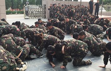 活在當(dāng)下，珍惜當(dāng)下，愛(ài)在當(dāng)下