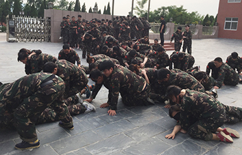 坎坷人生路，找回自己，懂得謙卑，學(xué)會(huì)感恩。