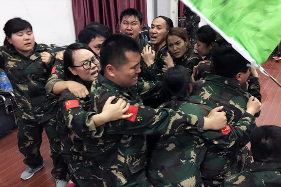 不輕言放棄，是對(duì)夢(mèng)想的執(zhí)著；不輕易服輸，是對(duì)成功的渴望！