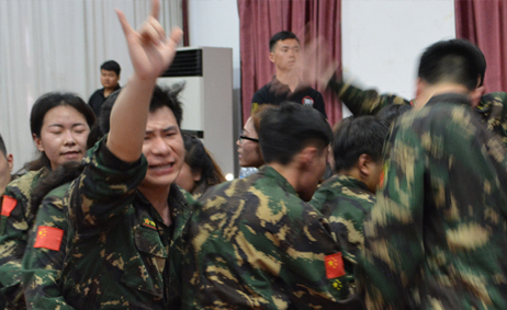 滿腔熱血為榮譽(yù)，拼搏奮斗比高低！