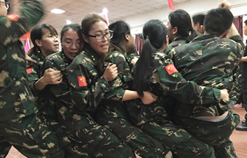 身體的疲憊，我們能夠堅(jiān)持，只因?yàn)閴?mèng)想和希望在前方！