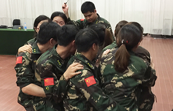 別怕千萬(wàn)人阻擋，更不要自己投降。