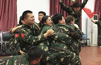 只有咬牙堅(jiān)持，才會(huì)有希望！