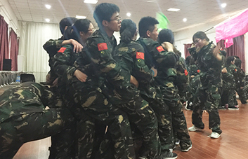 凝聚產(chǎn)生力量，團(tuán)結(jié)誕生希望！