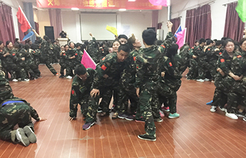 共同的目標(biāo)，共同的夢(mèng)想，可以使火爆家人產(chǎn)生忍受一切的力量！