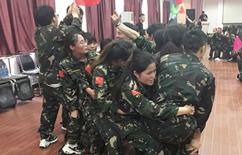 夢(mèng)想能把迷茫驅(qū)散，堅(jiān)持能把退縮打敗，團(tuán)結(jié)能把困難趕跑！