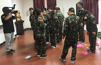 要想比別人優(yōu)秀，就要付出不亞于任何人的努力！